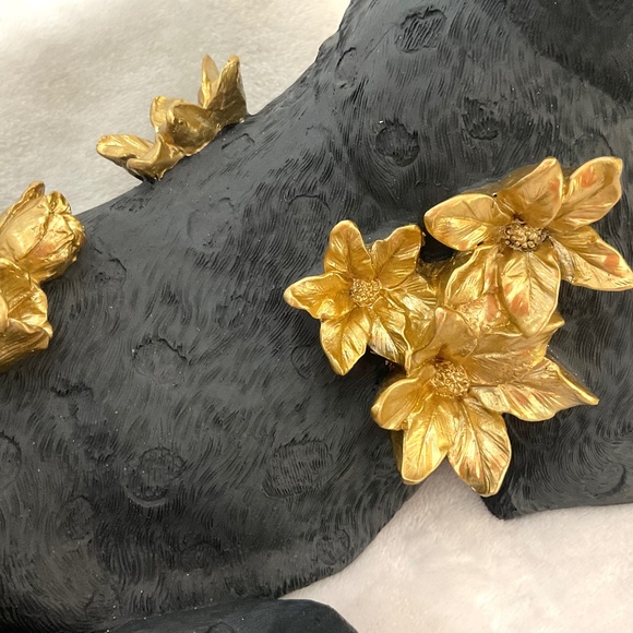 Black Resin Leopard Sculpture/Statue With Gold Roses and Flowers - Picture 16 of 16